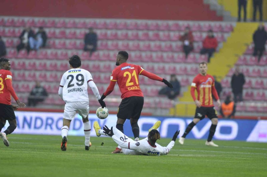 Spor Toto Süper Lig: Kayserispor: 0 - Fatih Karagümrük: 2 (ilk Yarı)