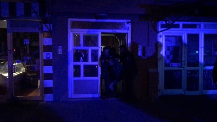 Eşini Evde Bulamadı, Av Tüfeği İle Rastgele Ateş Açtı