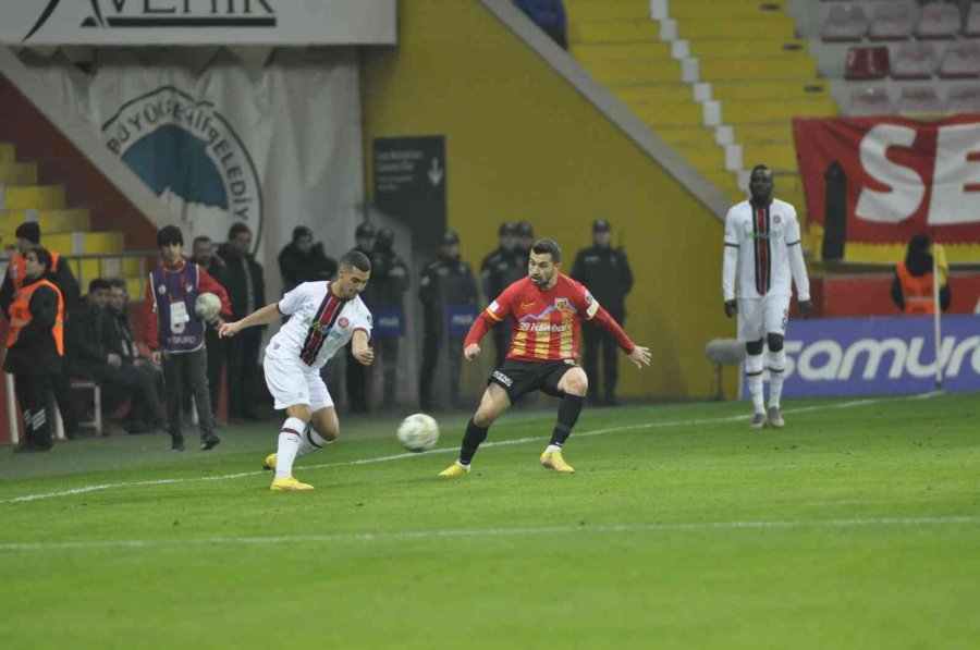 Spor Toto Süper Lig: Kayserispor: 2 - Fatih Karagümrük: 4 (maç Sonucu)