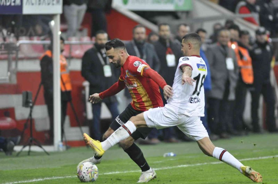 Spor Toto Süper Lig: Kayserispor: 2 - Fatih Karagümrük: 4 (maç Sonucu)
