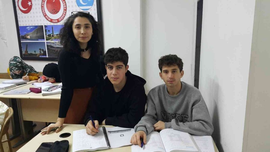 Eskişehir’de Yaşayan Irak Türkü Öğrencilerine ’matematik’ Kursu