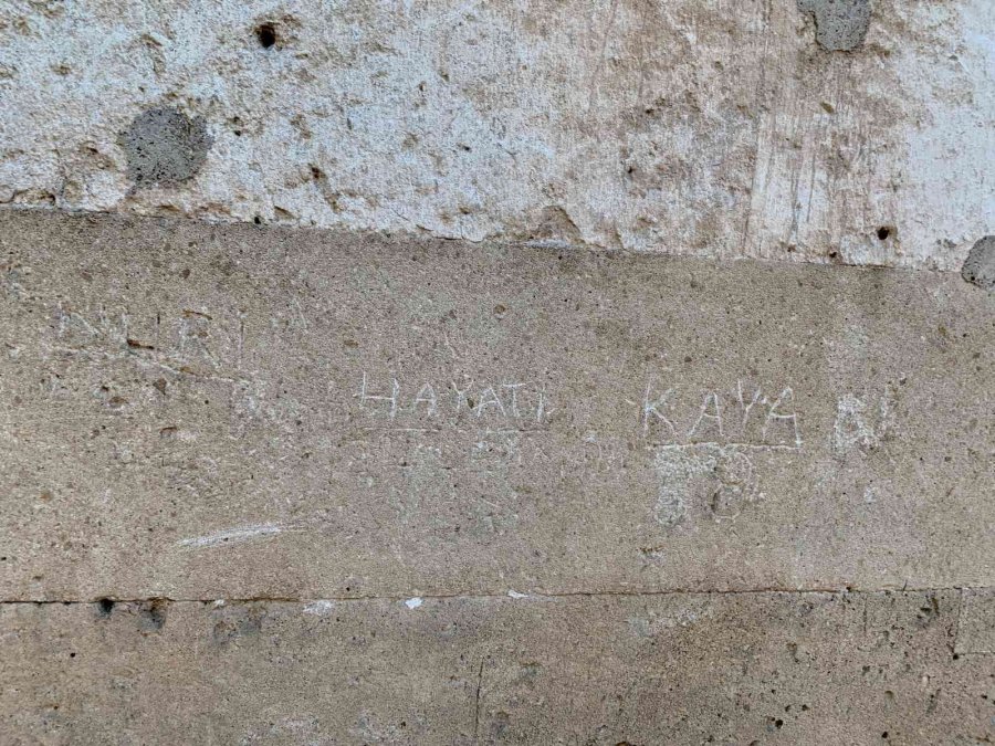 Tarihi Külliyenin Duvarlarına Büyük Saygısızlık