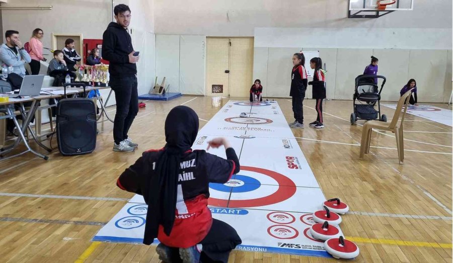 Karaman’da Düzenlenen Küçükler Floor Curling Müsabakaları Sona Erdi