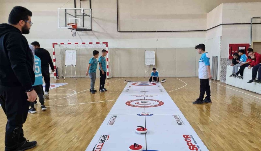 Karaman’da Düzenlenen Küçükler Floor Curling Müsabakaları Sona Erdi