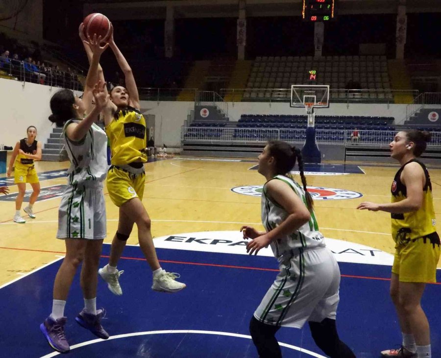 Kepez’in Kız Basket Takımı Kupaya Yaklaştı