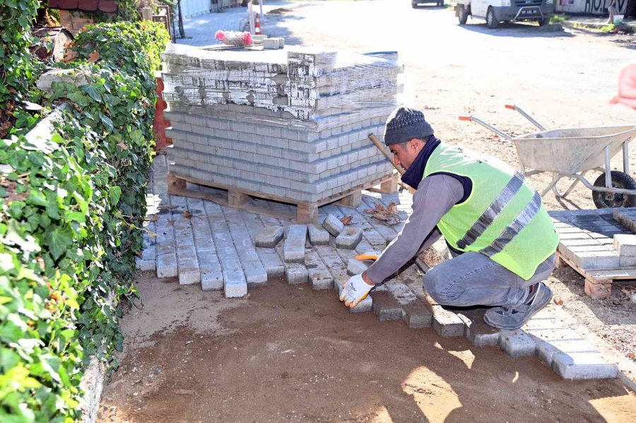 Side Mahallesi’nde Kaldırım Çalışması Başladı