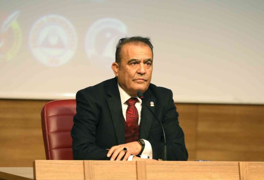 Gazeteci Oktay Ensari, Erü’lü Öğrenciler İle Tecrübelerini Paylaştı