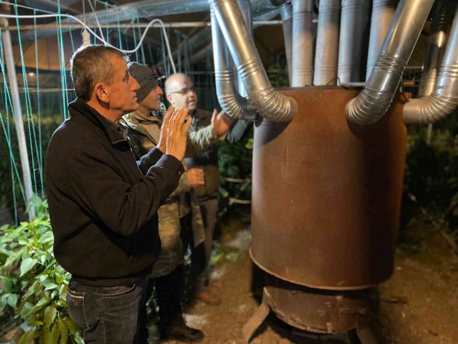 Antalya’da ’0’ Derecede Sazlı Sözlü Don Nöbeti