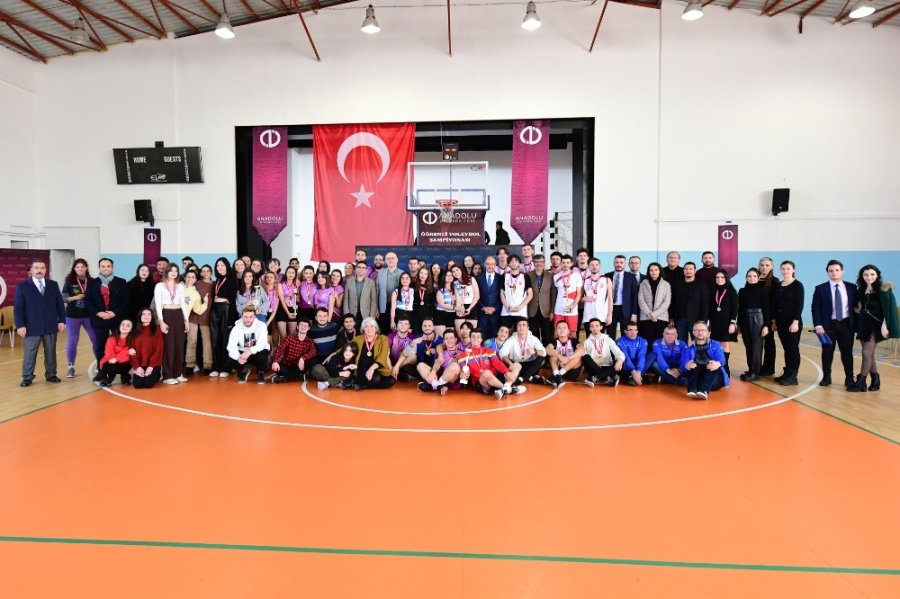 Öğrenci Voleybol Turnuvasında Şampiyonlar Belli Oldu