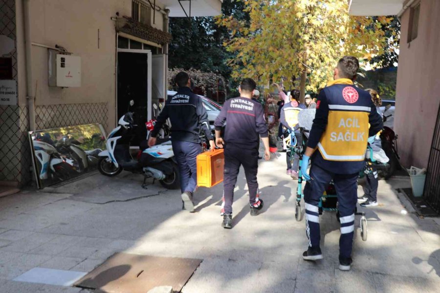 Balkonda Baygınlık Geçiren Alman Uyruklu Kadını İtfaiye Kurtardı