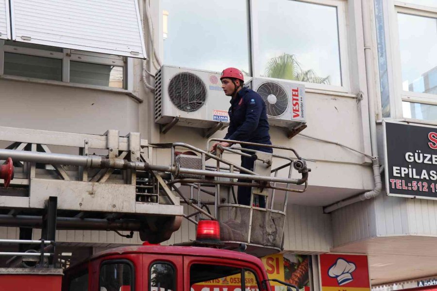 Balkonda Baygınlık Geçiren Alman Uyruklu Kadını İtfaiye Kurtardı