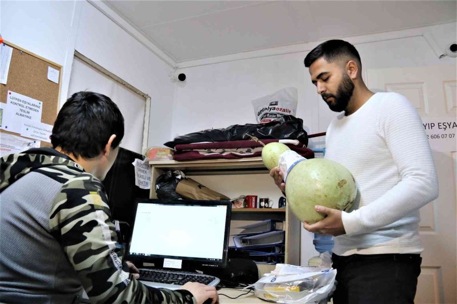 Halk Otobüsünde Su Kabağını Bile Unutarak ’bu Kadar Da Olmaz’ Dedirttiler