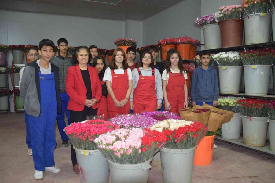 Tarımın Geleceğine Eğitimli Kadın Eli Değecek