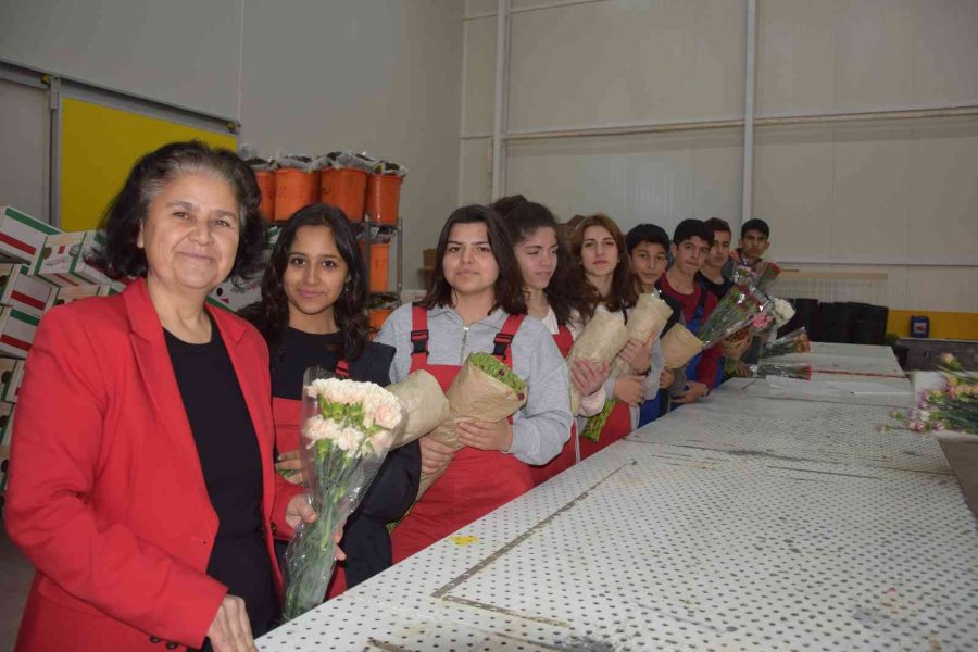 Tarımın Geleceğine Eğitimli Kadın Eli Değecek