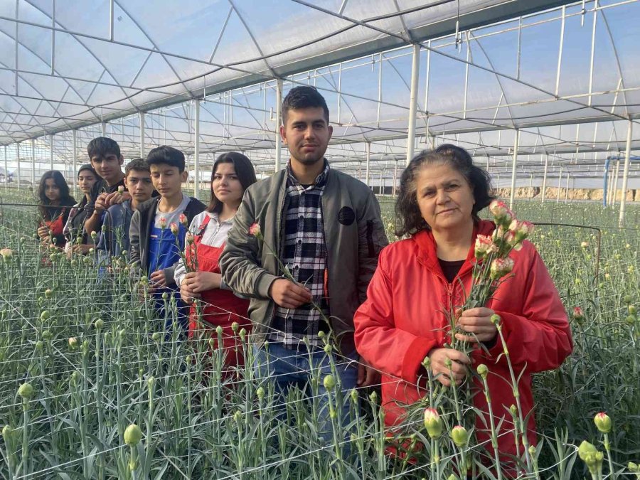 Tarımın Geleceğine Eğitimli Kadın Eli Değecek