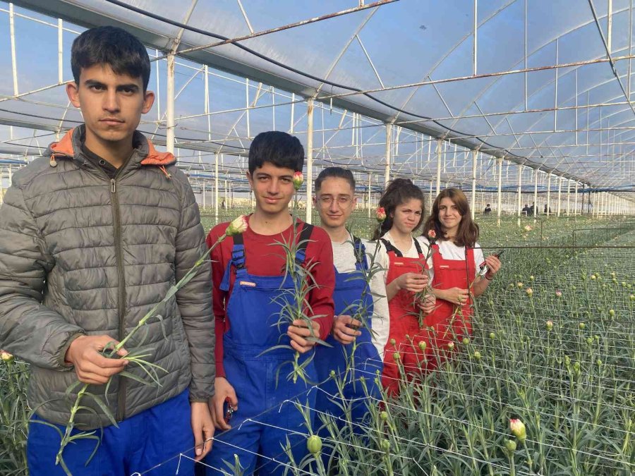 Tarımın Geleceğine Eğitimli Kadın Eli Değecek