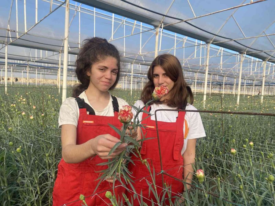 Tarımın Geleceğine Eğitimli Kadın Eli Değecek