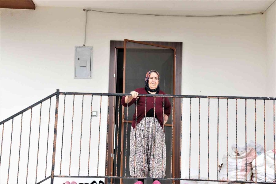 Tarihi Yangında "iğnem Bile Çıkmadı" Diyerek Feryat Eden Havva Teyze Yeni Evine Kavuştu