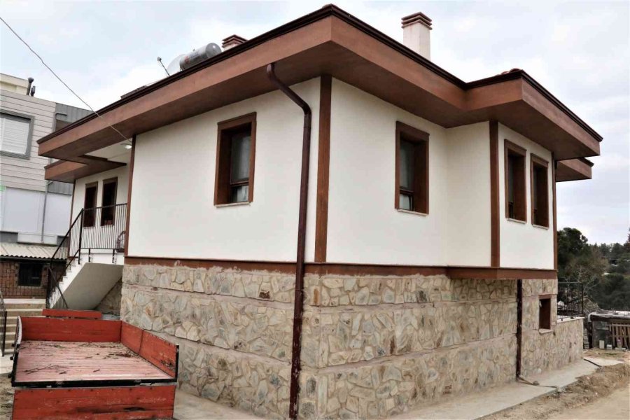 Tarihi Yangında "iğnem Bile Çıkmadı" Diyerek Feryat Eden Havva Teyze Yeni Evine Kavuştu