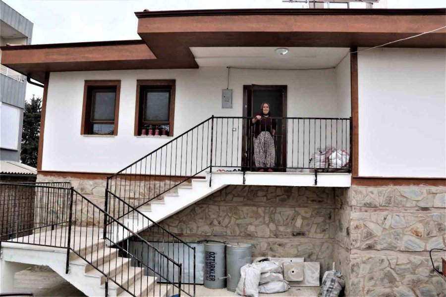 Tarihi Yangında "iğnem Bile Çıkmadı" Diyerek Feryat Eden Havva Teyze Yeni Evine Kavuştu