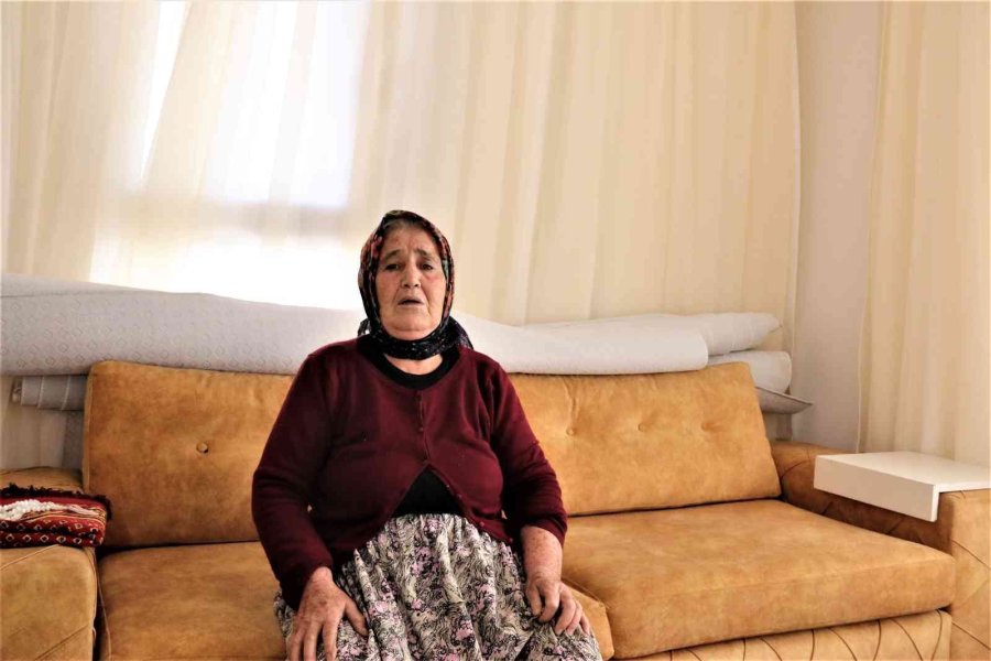 Tarihi Yangında "iğnem Bile Çıkmadı" Diyerek Feryat Eden Havva Teyze Yeni Evine Kavuştu