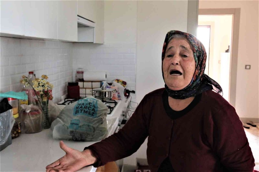 Tarihi Yangında "iğnem Bile Çıkmadı" Diyerek Feryat Eden Havva Teyze Yeni Evine Kavuştu
