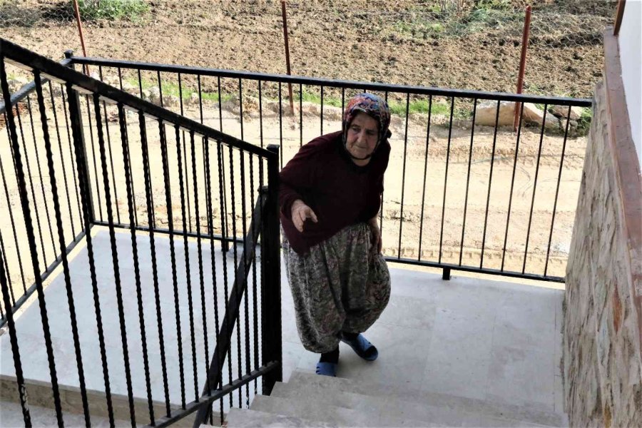 Tarihi Yangında "iğnem Bile Çıkmadı" Diyerek Feryat Eden Havva Teyze Yeni Evine Kavuştu