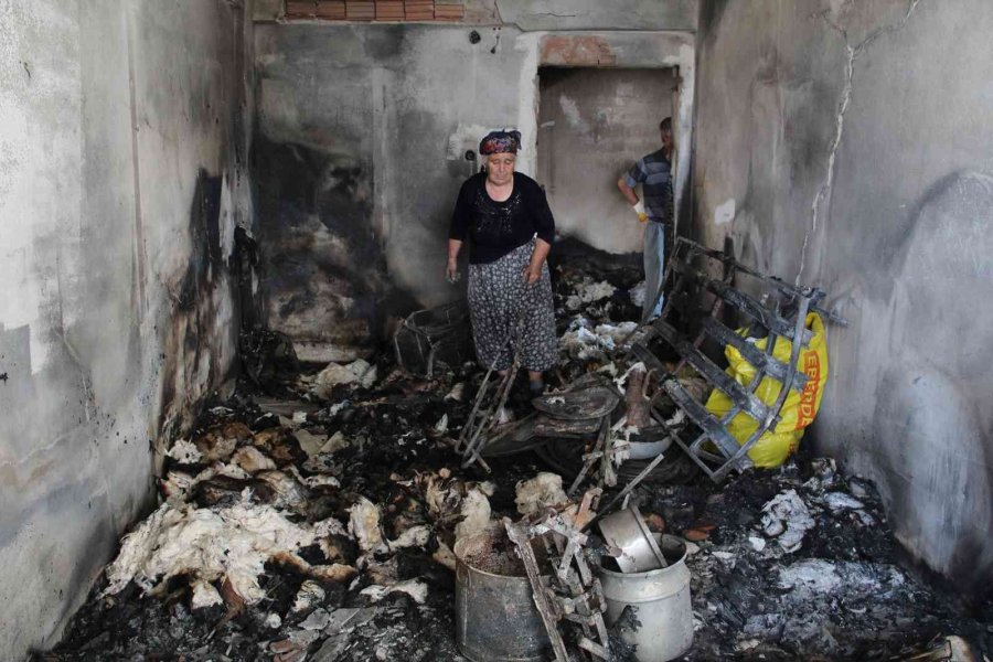 Tarihi Yangında "iğnem Bile Çıkmadı" Diyerek Feryat Eden Havva Teyze Yeni Evine Kavuştu