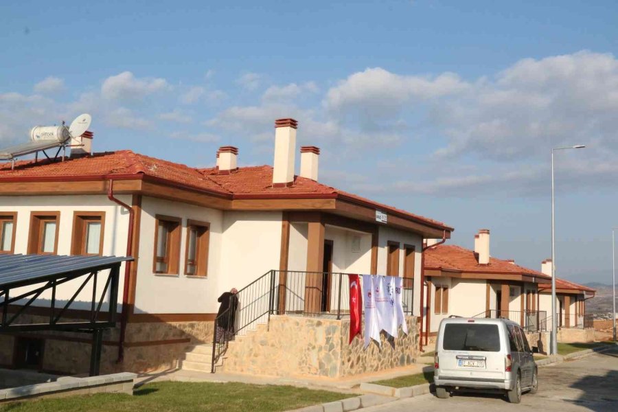 Tarihi Manavgat Yangını Sonrası Yapılan 427 Konutun Anahtarları Sahiplerine Teslim Ediliyor