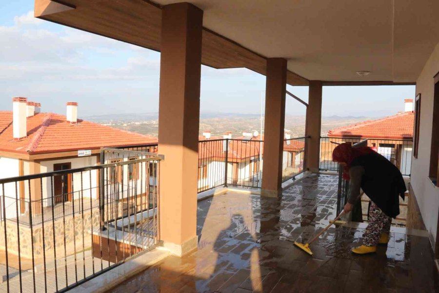 Tarihi Manavgat Yangını Sonrası Yapılan 427 Konutun Anahtarları Sahiplerine Teslim Ediliyor