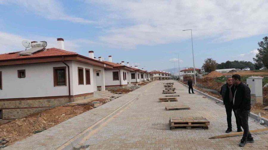 Manavgat Yangınında Evi Ve Hayvanları Yanmıştı, Yeni Evine Kavuştu