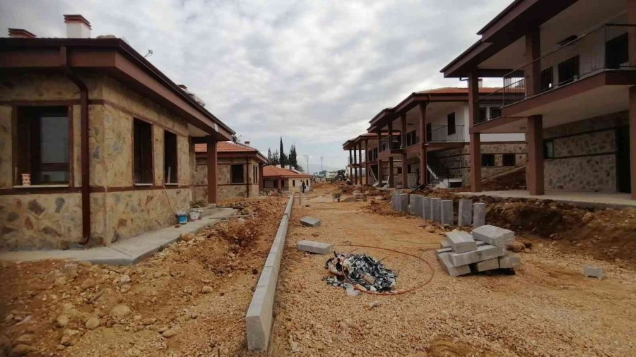 Manavgat Yangınında Evi Ve Hayvanları Yanmıştı, Yeni Evine Kavuştu