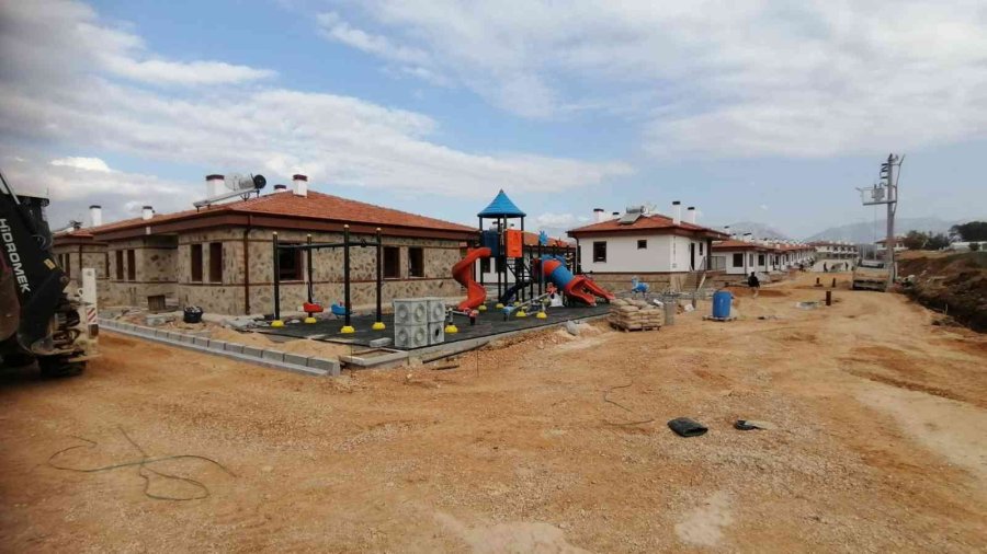 Manavgat Yangınında Evi Ve Hayvanları Yanmıştı, Yeni Evine Kavuştu