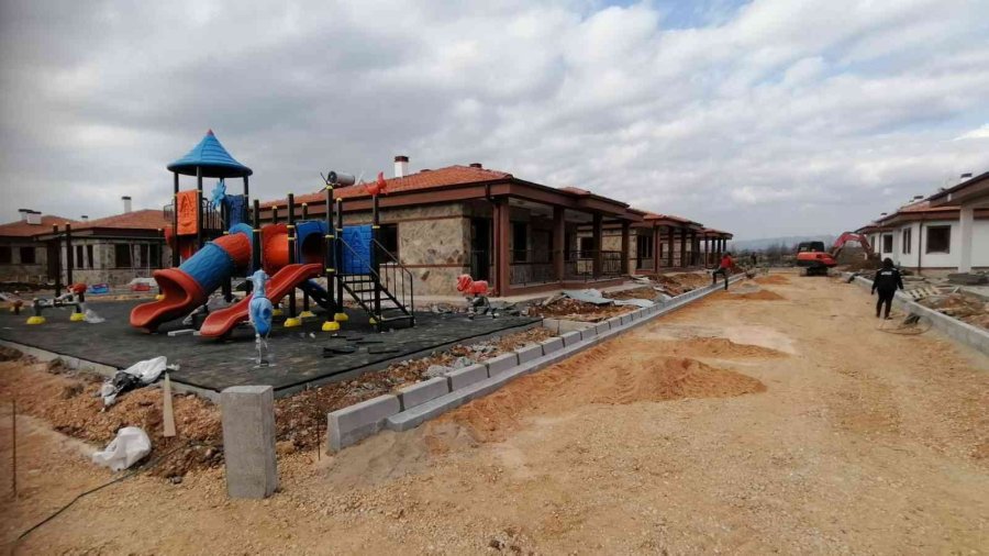 Manavgat Yangınında Evi Ve Hayvanları Yanmıştı, Yeni Evine Kavuştu