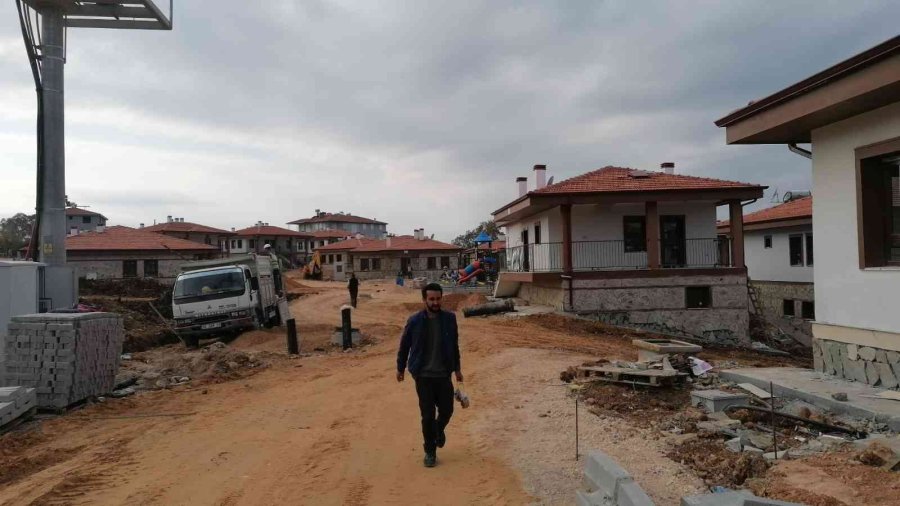 Manavgat Yangınında Evi Ve Hayvanları Yanmıştı, Yeni Evine Kavuştu