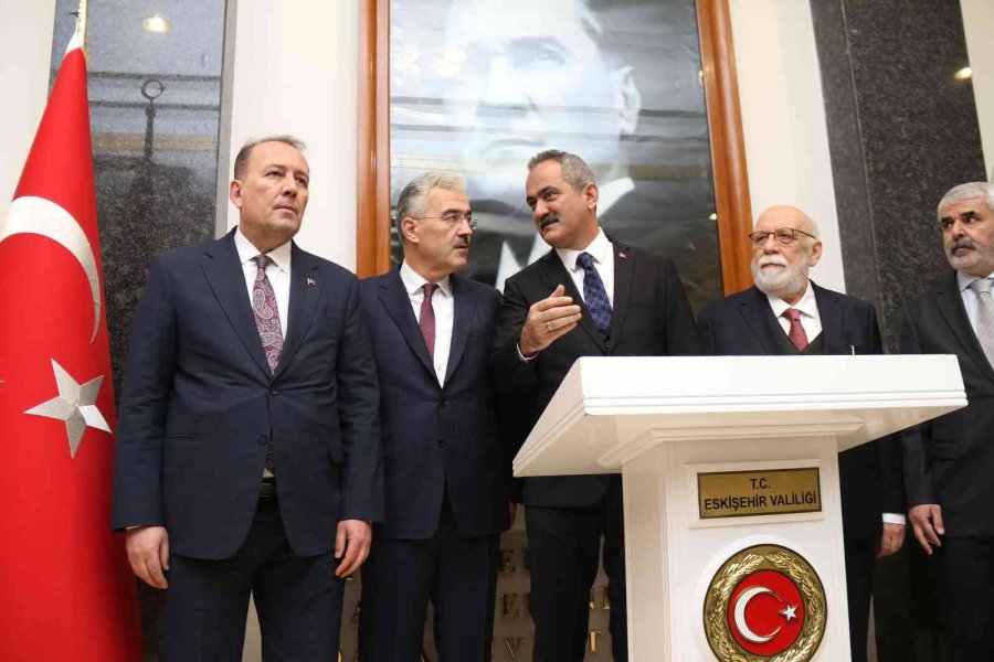 Millî Eğitim Bakanı Özer Eskişehir’de