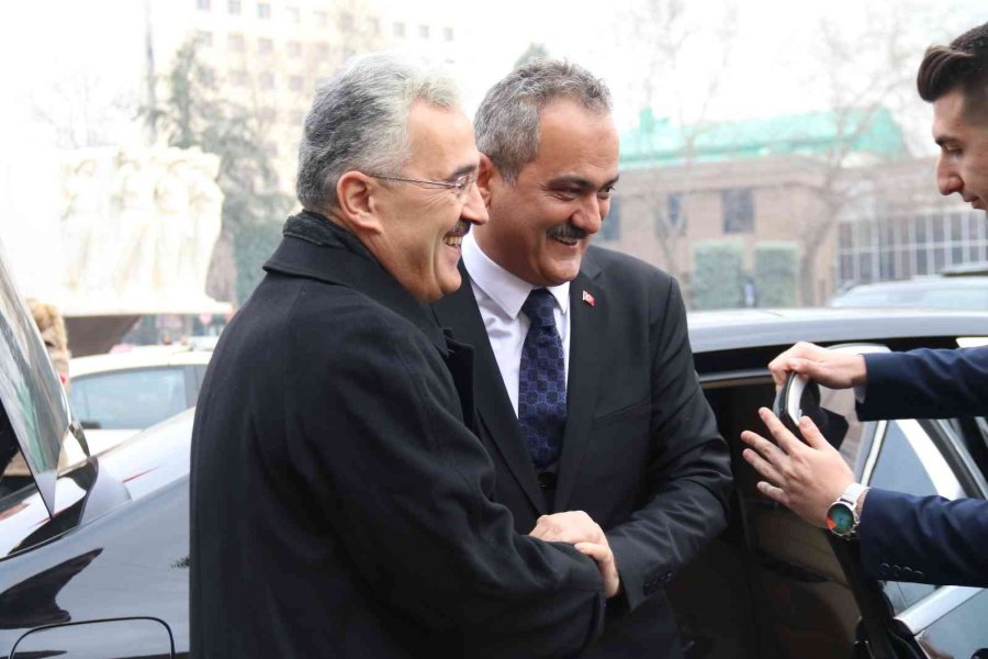 Millî Eğitim Bakanı Özer Eskişehir’de