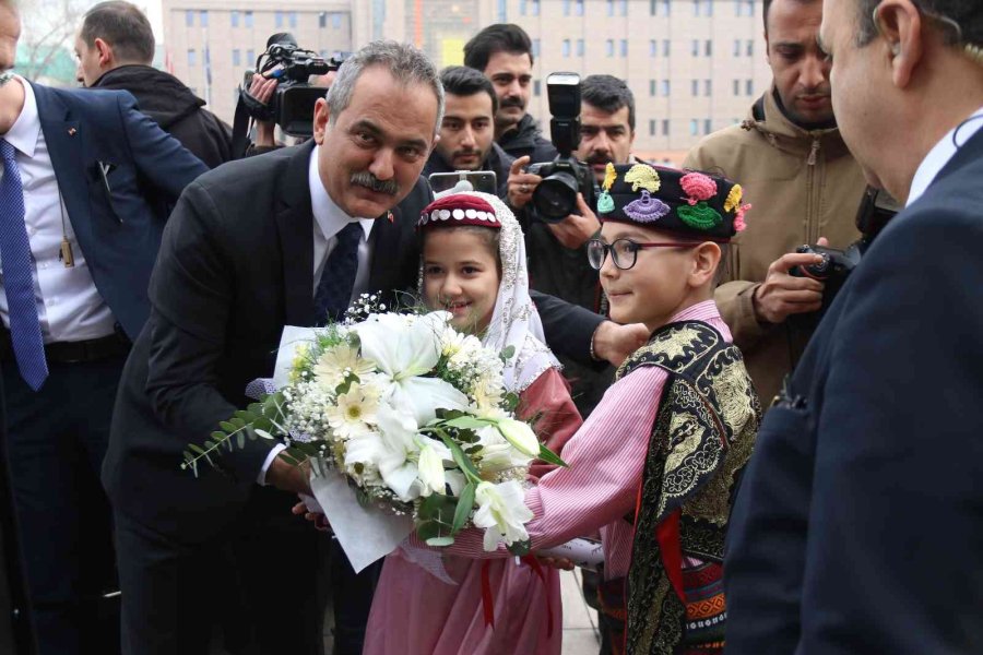 Millî Eğitim Bakanı Özer Eskişehir’de