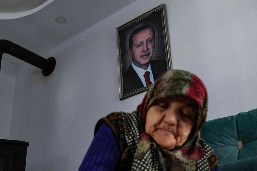 Zülfiye Nine, Dualar Eşliğinde Hazırladığı Yaprak Sarmalarını İkram Etmek İçin Cumhurbaşkanı Erdoğan’ı Bekliyor