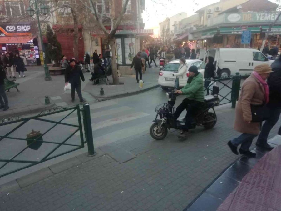 Kaldırımları Onların Mı Yayaların Mı?