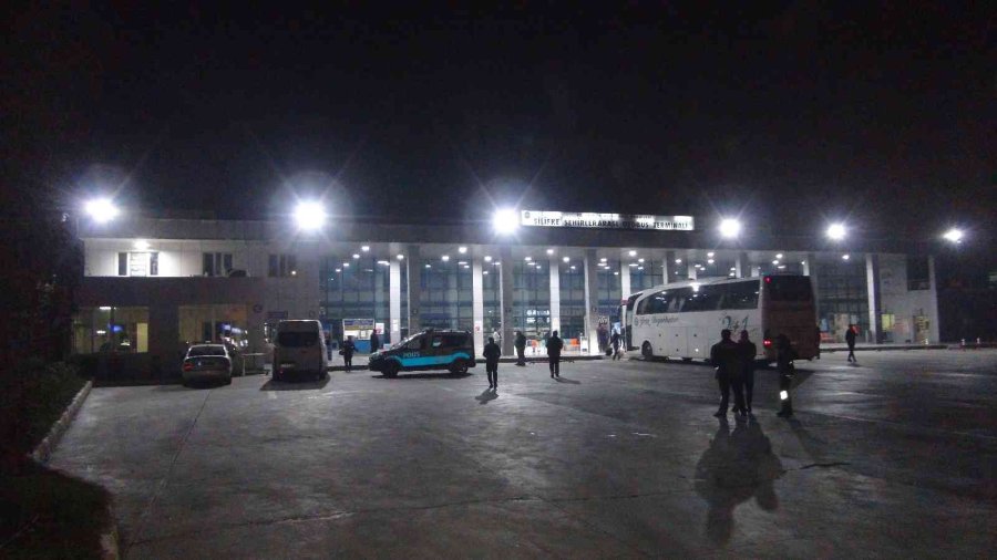 Mersin’de Şehirler Arası Otobüs Terminali’nde El Bombası İddiası Paniğe Neden Oldu