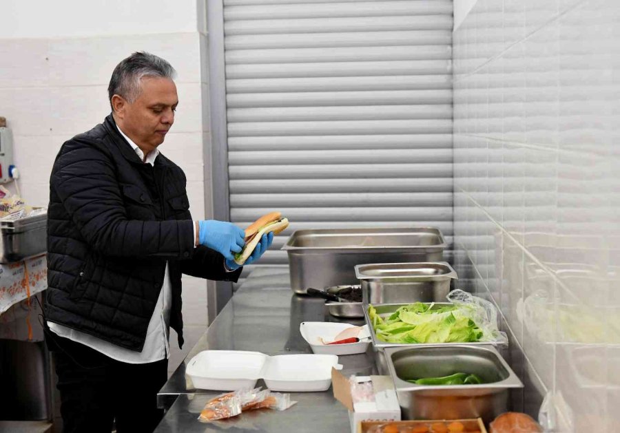 Muratpaşa’dan Ücretsiz Okul Yemeği