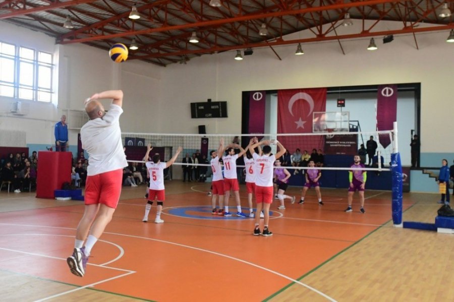 Öğrenci Voleybol Turnuvasında Şampiyonlar Belli Oldu