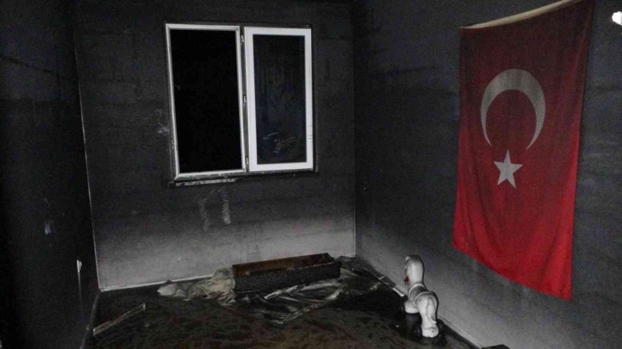 Ailevi Problem Yaşayan Şahıs, Oturduğu Evi Ateşe Verdi