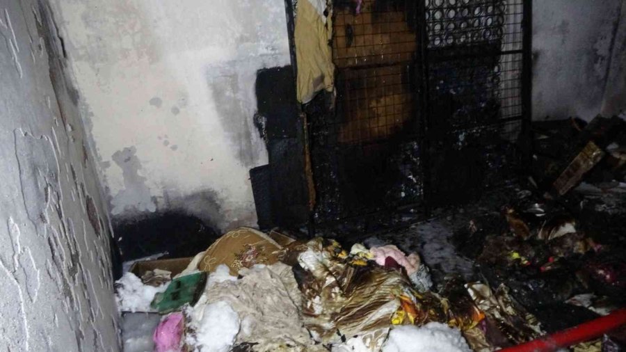 Ailevi Problem Yaşayan Şahıs, Oturduğu Evi Ateşe Verdi