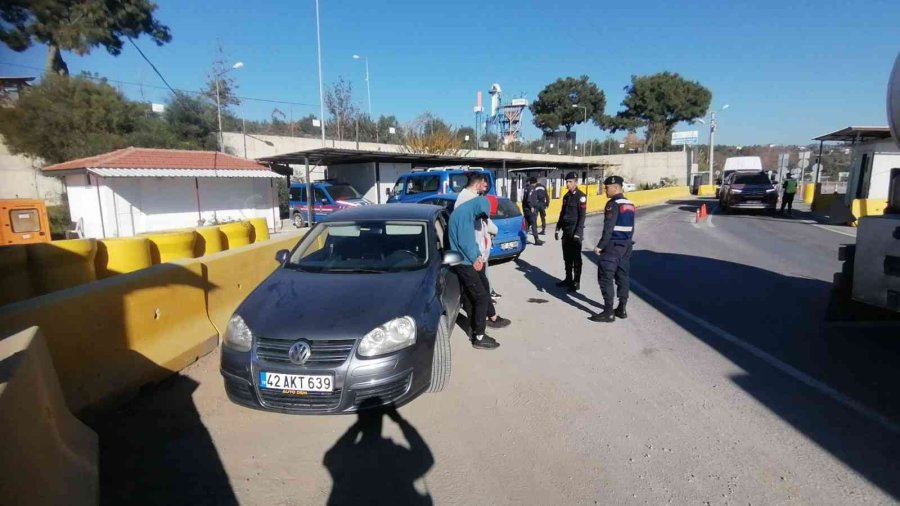 Gbt Kontrolünde Dili Sürçen Sürücünün Uyuşturucu Kullandığı Tespit Edildi