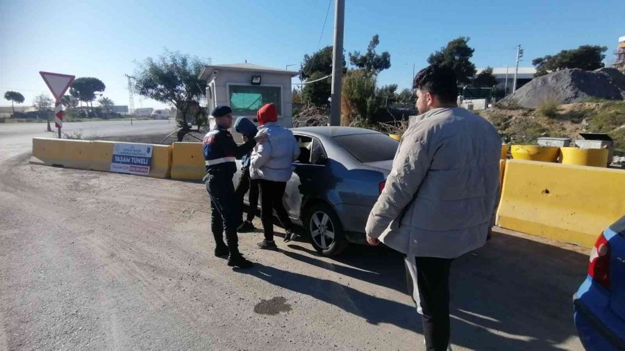 Gbt Kontrolünde Dili Sürçen Sürücünün Uyuşturucu Kullandığı Tespit Edildi