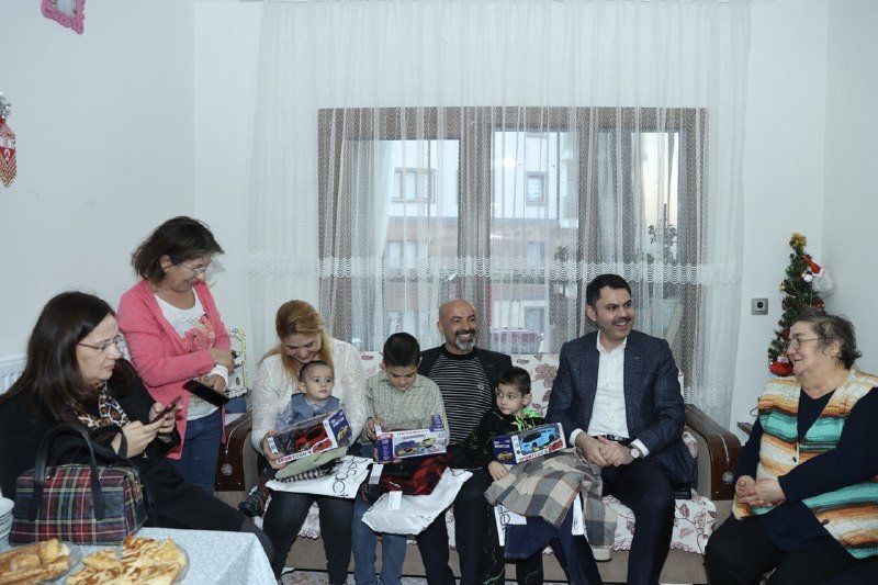 Bakan Kurum, Manavgat’ta Afetzedelerin Evine Konuk Oldu