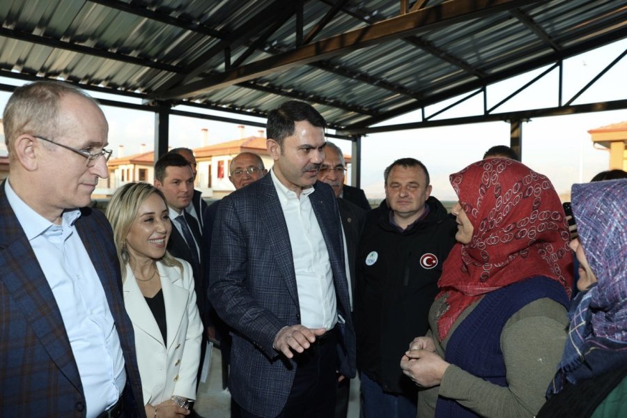 Bakan Kurum, Manavgat’ta Afetzedelerin Evine Konuk Oldu