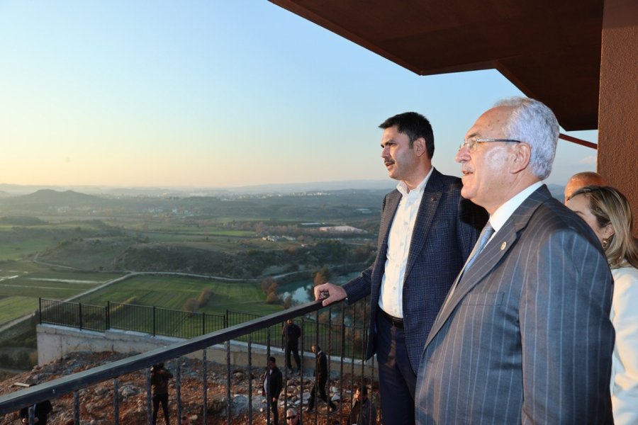 Bakan Kurum, Manavgat’ta Afetzedelerin Evine Konuk Oldu